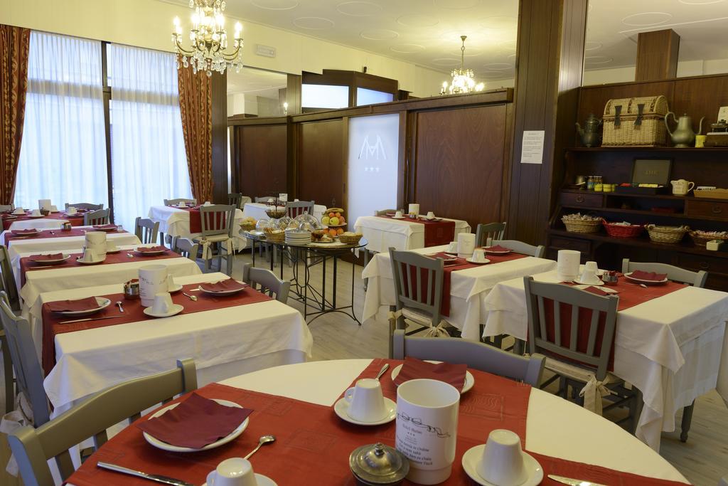 Hotel Marisa Альбенга Экстерьер фото