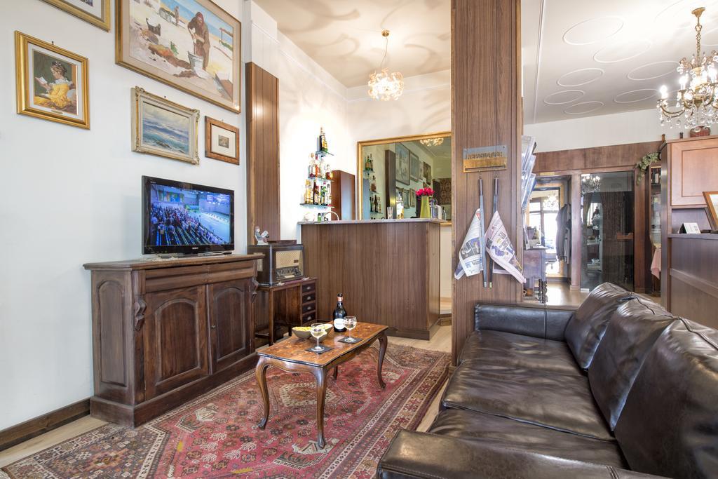 Hotel Marisa Альбенга Экстерьер фото