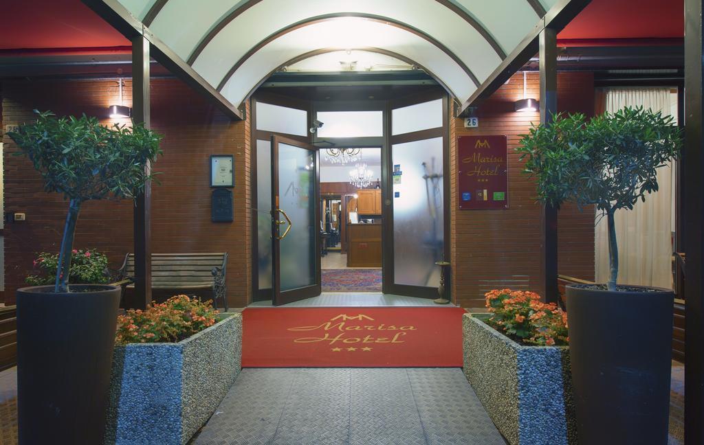Hotel Marisa Альбенга Экстерьер фото
