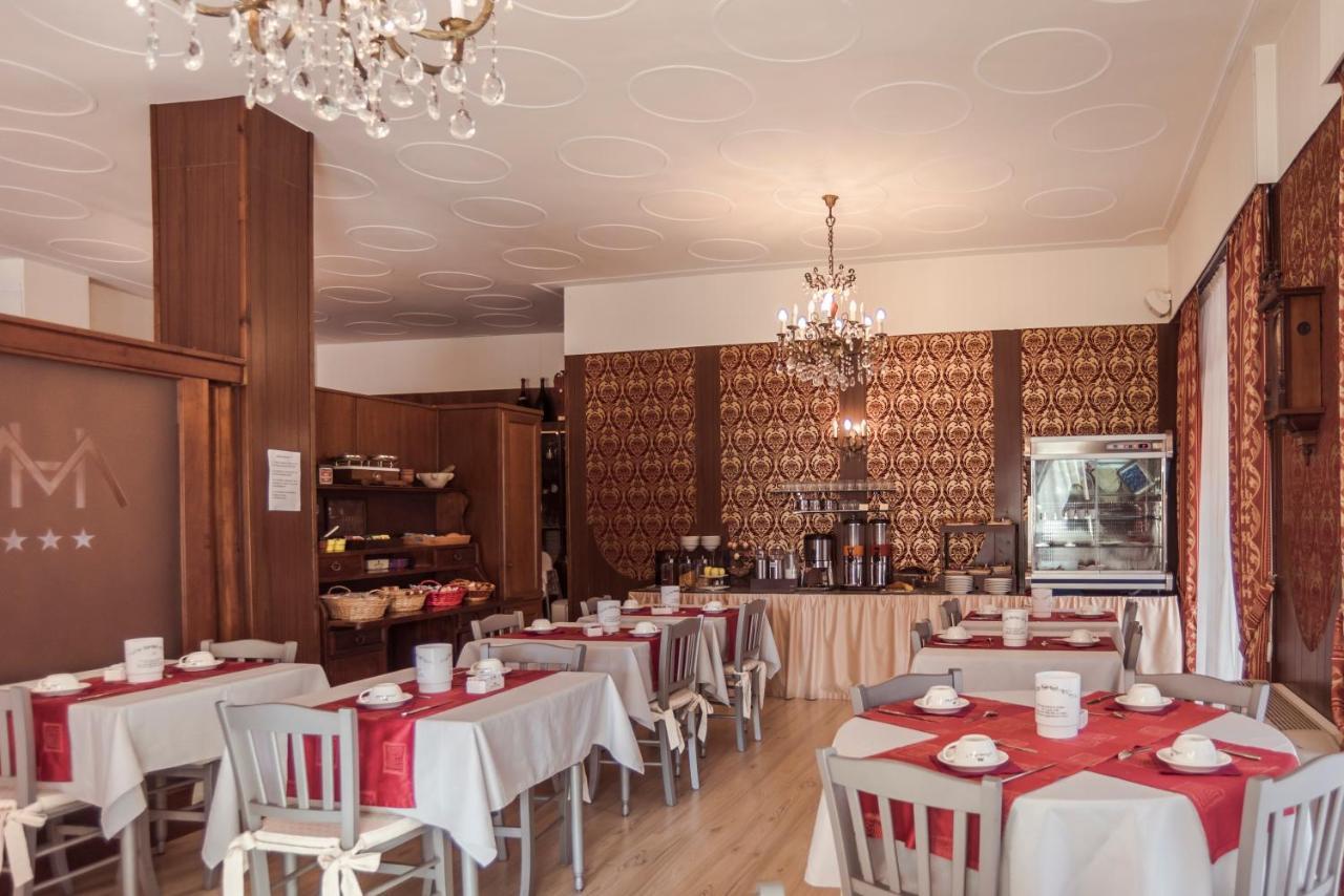 Hotel Marisa Альбенга Экстерьер фото