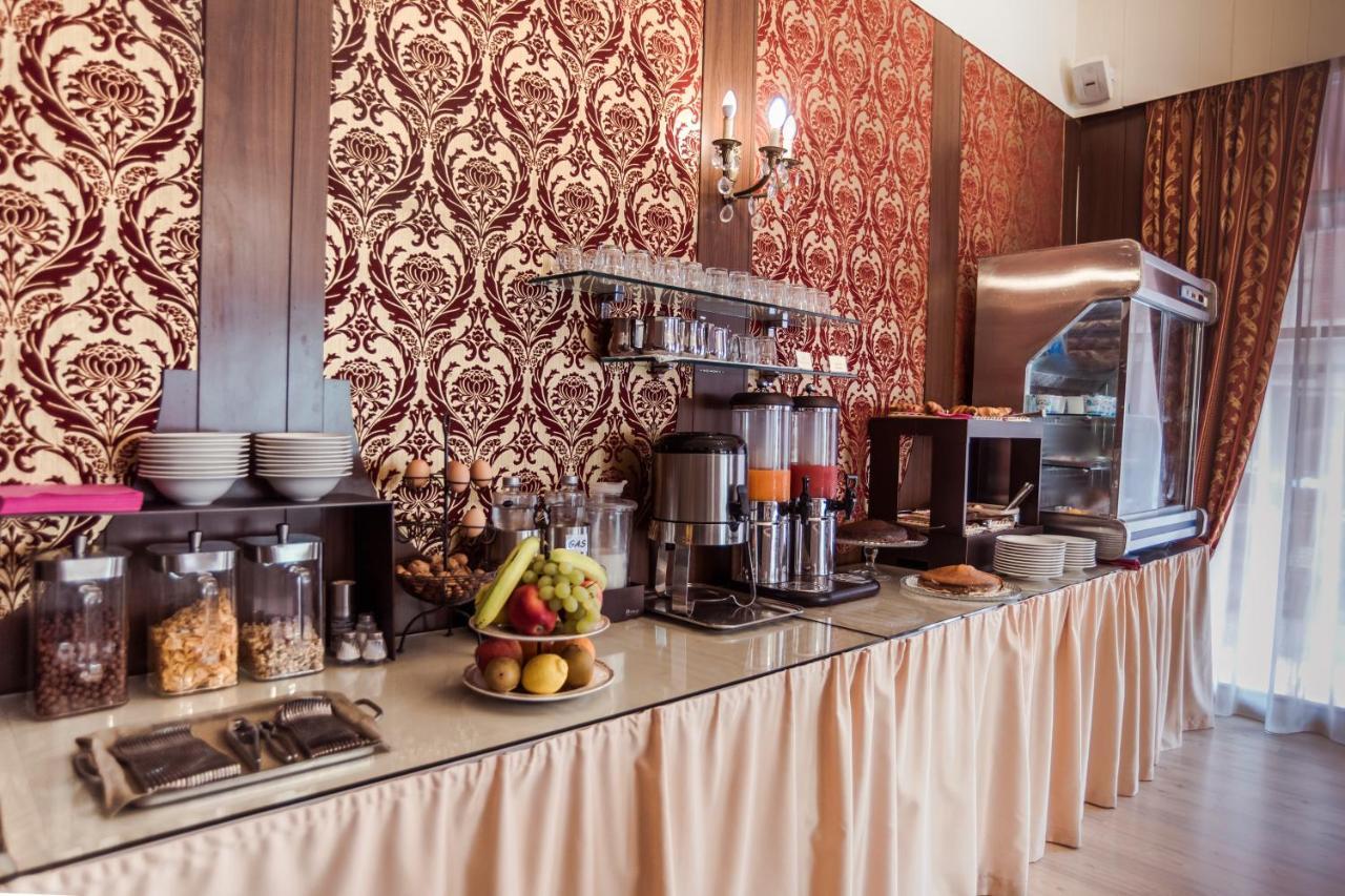 Hotel Marisa Альбенга Экстерьер фото