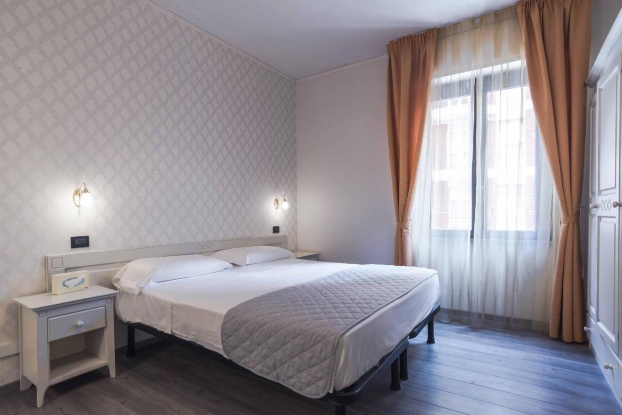 Hotel Marisa Альбенга Экстерьер фото