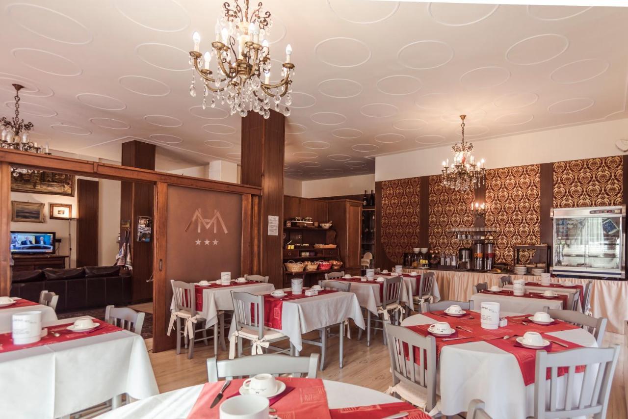 Hotel Marisa Альбенга Экстерьер фото