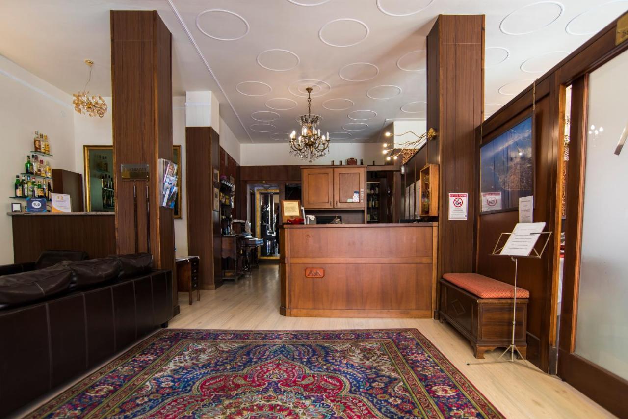 Hotel Marisa Альбенга Экстерьер фото