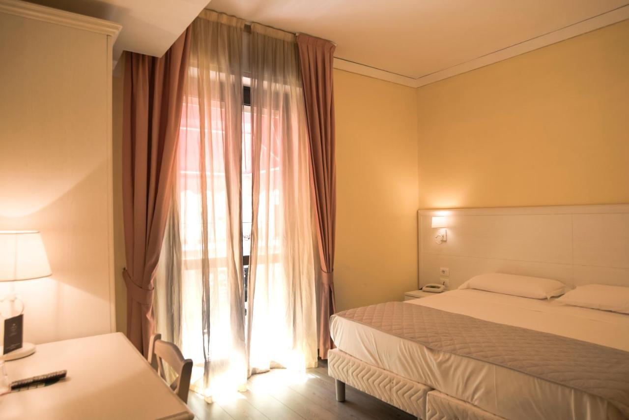 Hotel Marisa Альбенга Экстерьер фото