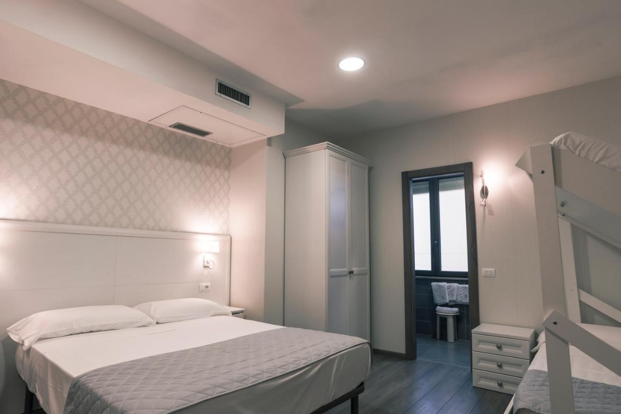 Hotel Marisa Альбенга Экстерьер фото