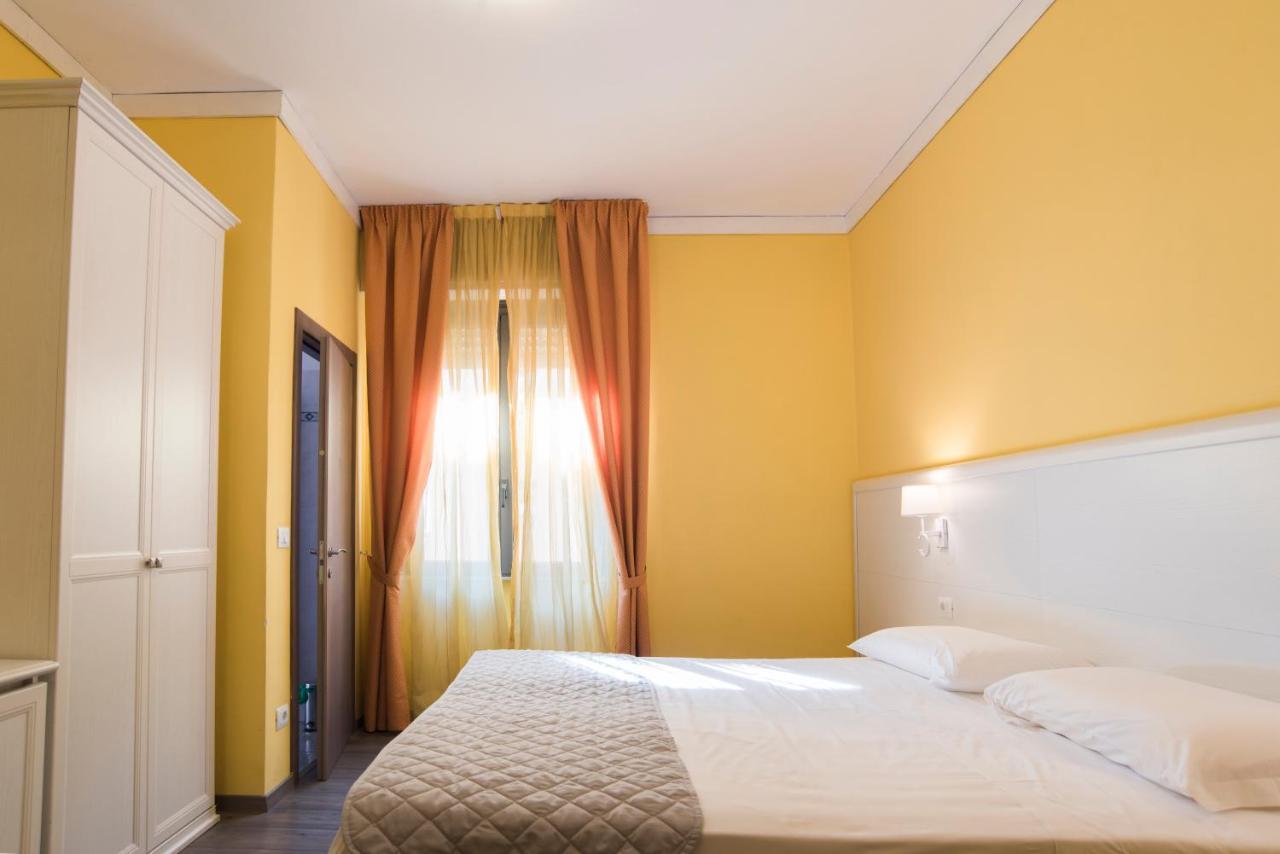 Hotel Marisa Альбенга Экстерьер фото