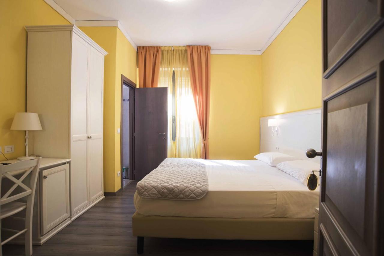 Hotel Marisa Альбенга Экстерьер фото