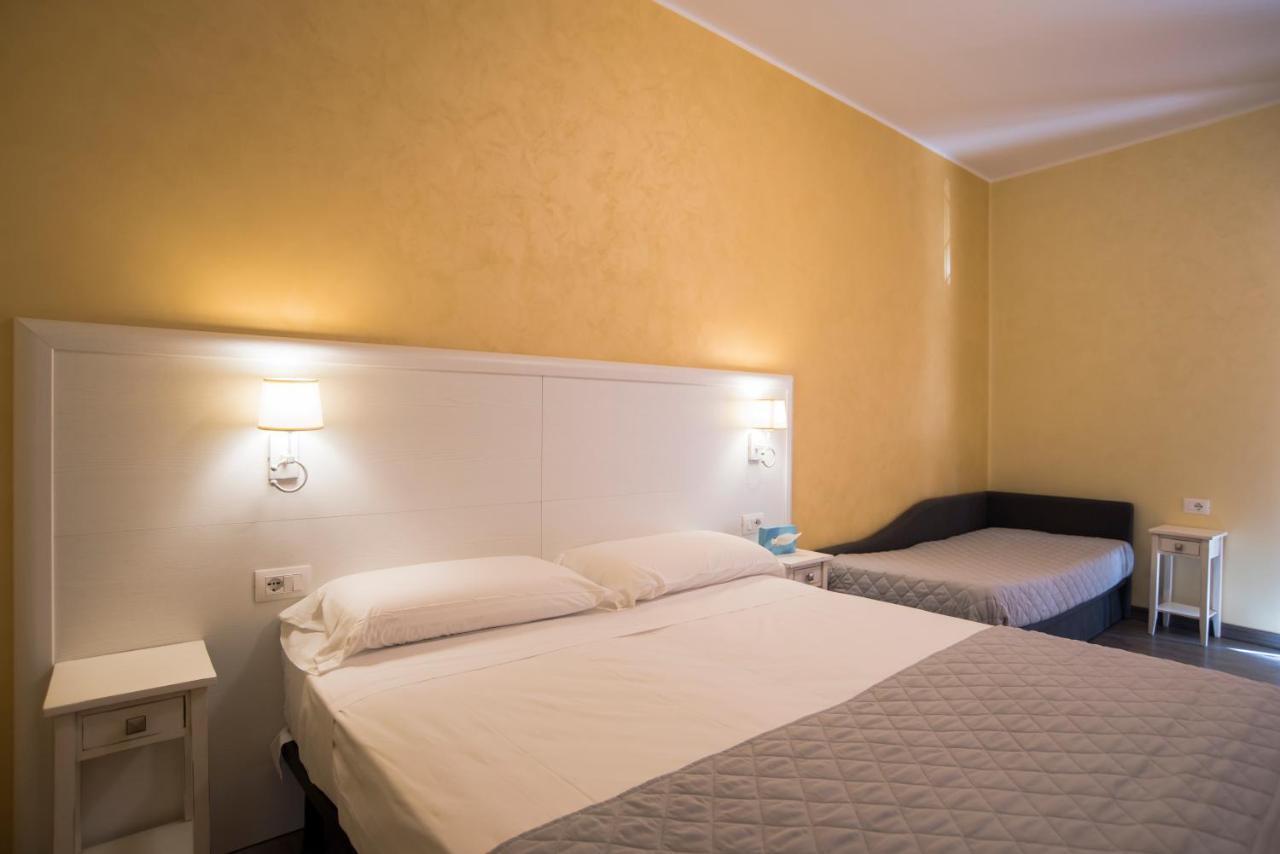 Hotel Marisa Альбенга Экстерьер фото